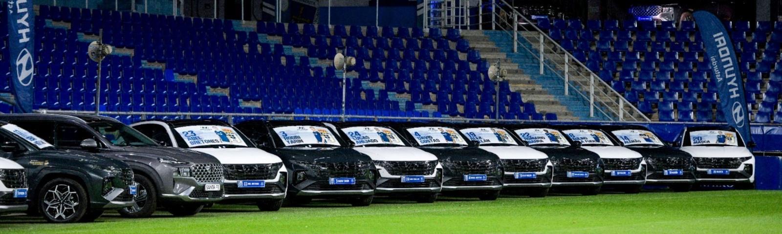 Hyundai Asturdai entrega los coches oficiales al Real Oviedo