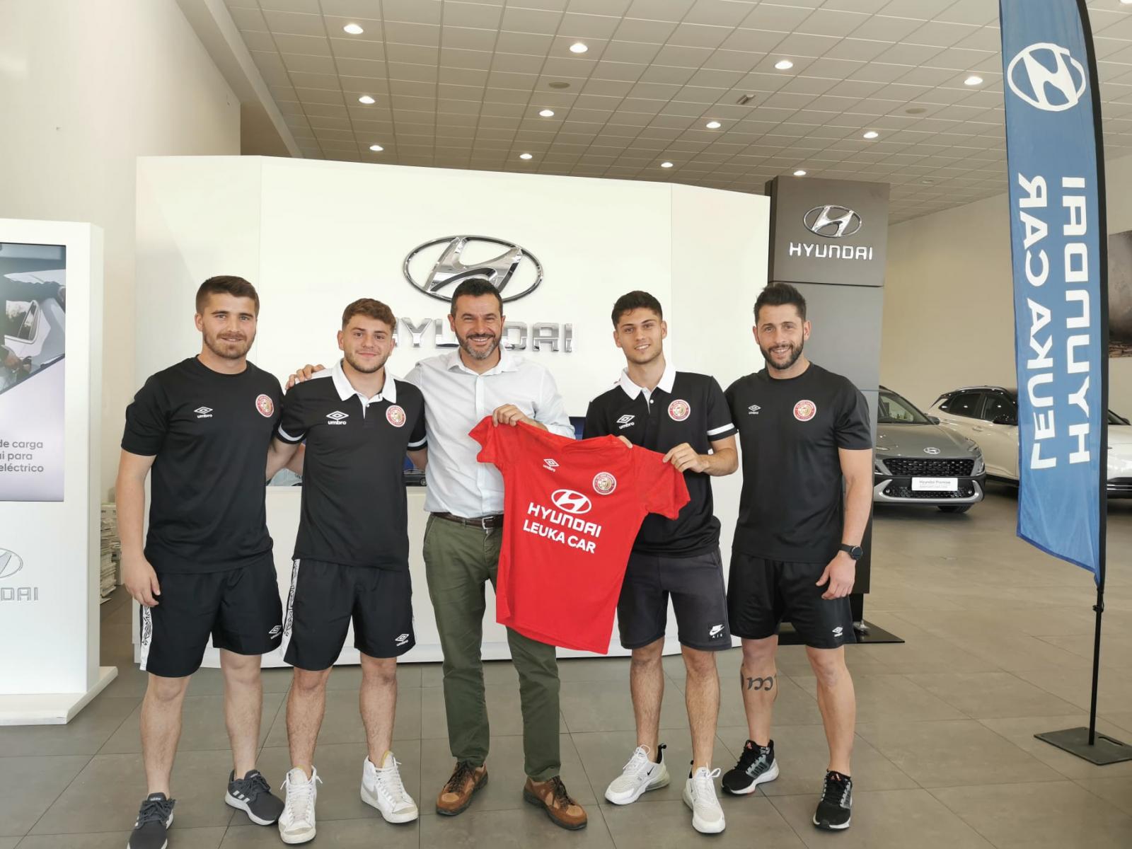 Hyundai Leuka Car con el FC Jove Español de San Vicente