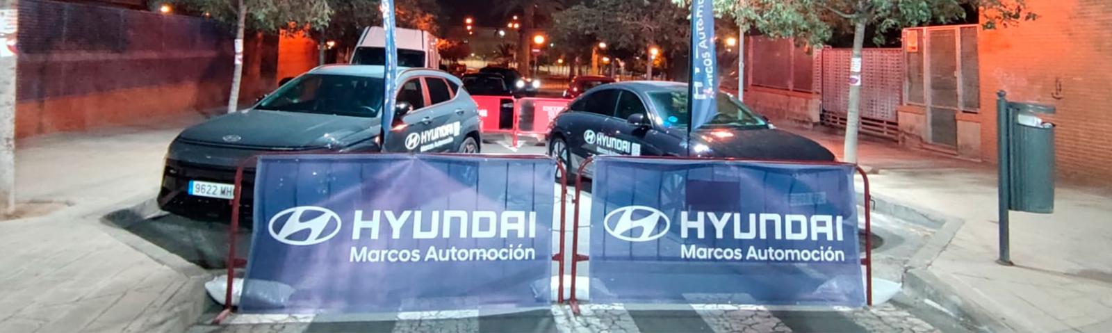 Hyundai Marcos Automoción con las hogueras de Alicante