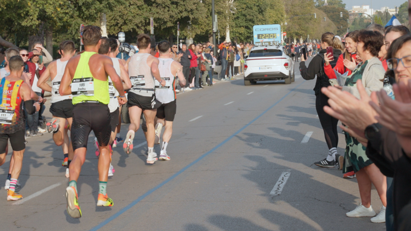 Coche eléctrico Hyundai en el Maratón Valencia Trinidad Alfonso Zurich 2024