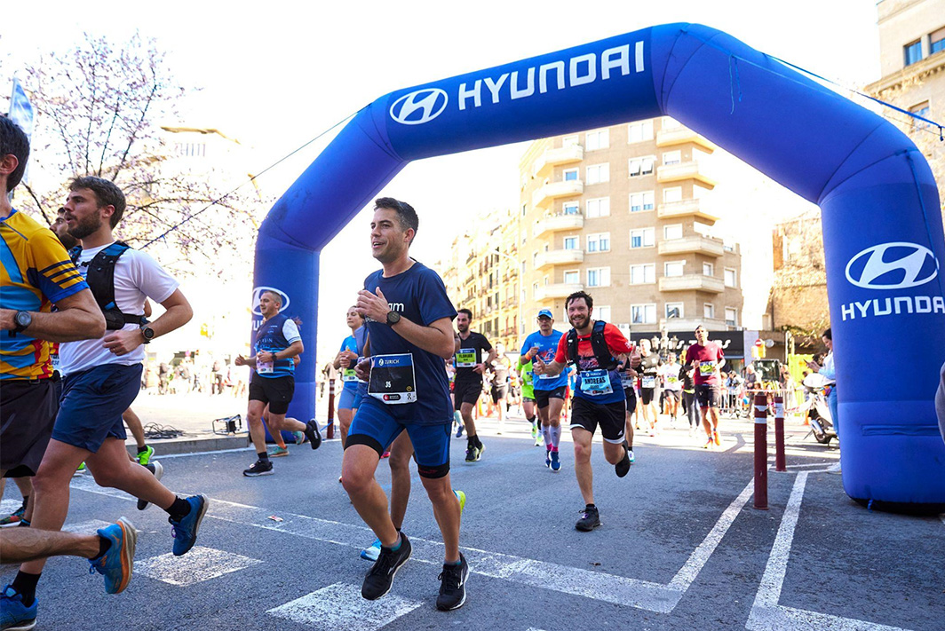 Miembro de Hyundai Pro Team participando en carrera gracias a Hyundai