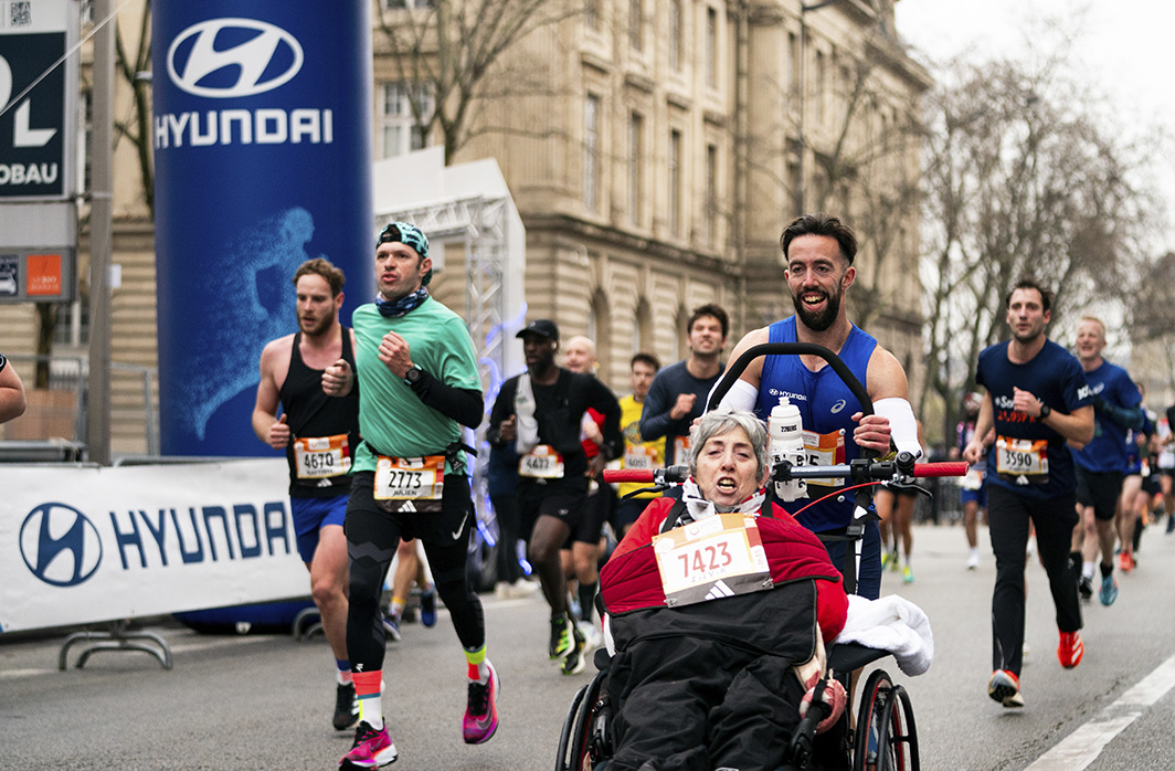 Hyundai impulsa la conciencia sobre la esclerosis múltiple con Eric Domingo en el Semi de Paris 2024 