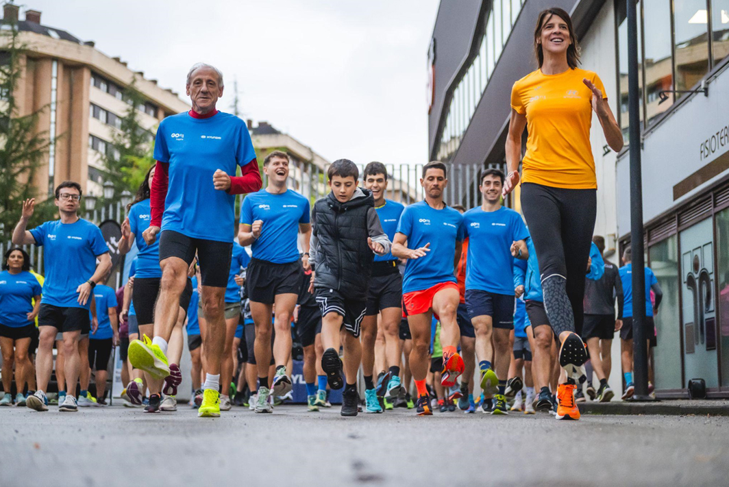 Participantes de entrenamiento running en otoño